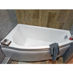 Акриловая ванна Triton Бэлла 140х76 L, с каркасом, сифоном